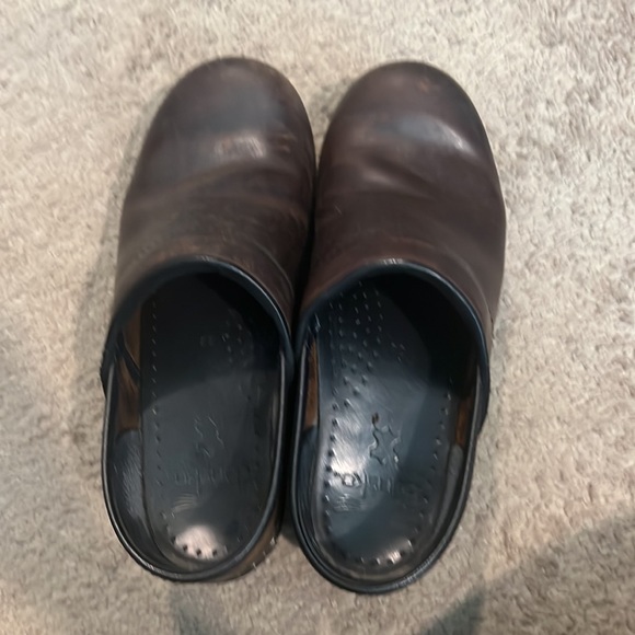 Dansko shoes, brown rubbed leather, like new, good tread, women’s size 38. - Picture 2 of 8